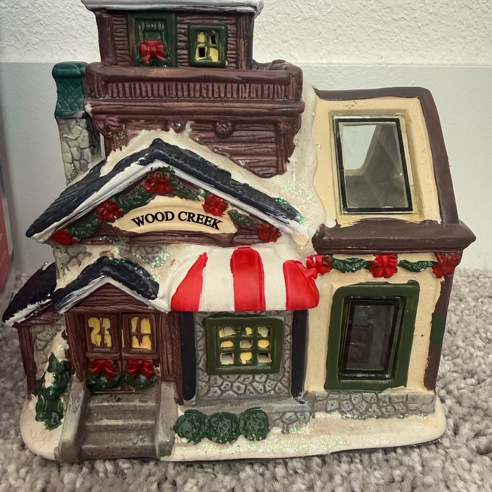 Vintage Christmas village house Wood Creek porcelain house - Picture 2 of 6